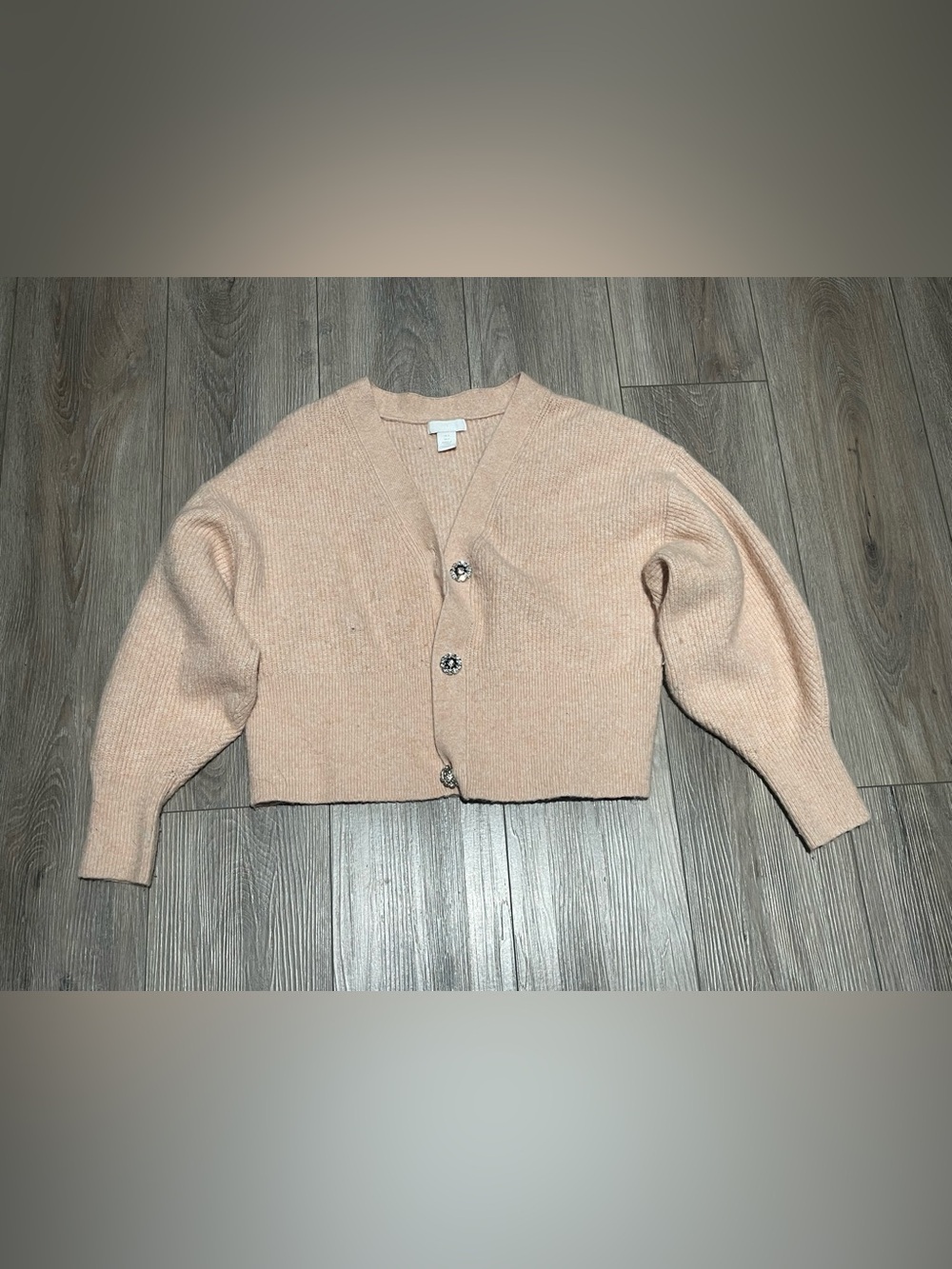 🦋3/$20 H&M Blush Cropped V-Neck Cardigan with Decorative Buttons
